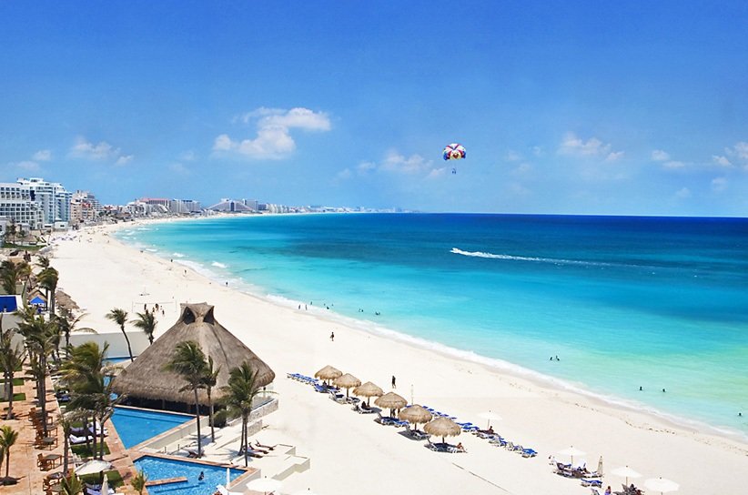  Cancún amplía horario en playas públicas para vacaciones decembrinas