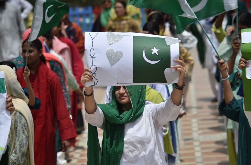  India y Pakistán renuevan acuerdo de alto al fuego y dialogan sobre la reducción de tropas en la frontera