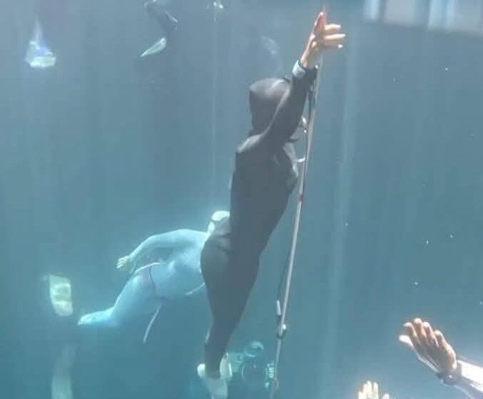 Camila Jaber, apneísta, rompe récord nacional al descender 86 metros en cenote de Campeche