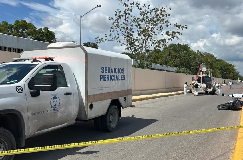  Muere motociclista tras chocar contra grúa en fraccionamiento de Cancún