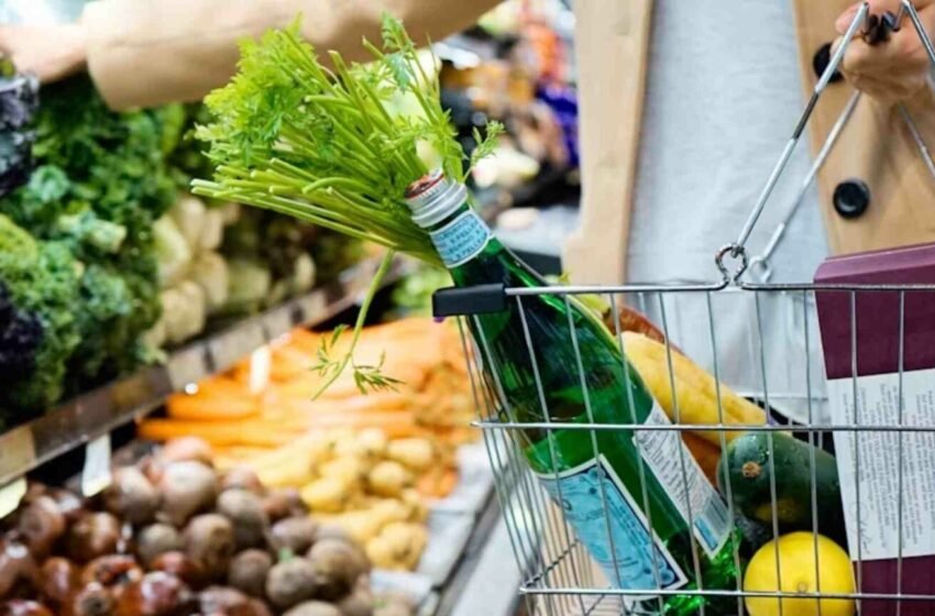  México acuerda mantener en 910 pesos el precio de 24 productos de la canasta básica para contener la inflación