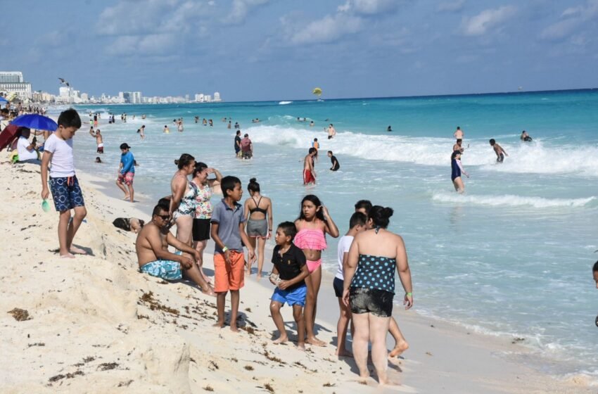  Playas de Cancún esperan 12 mil bañistas en Navidad con operativo de seguridad reforzado