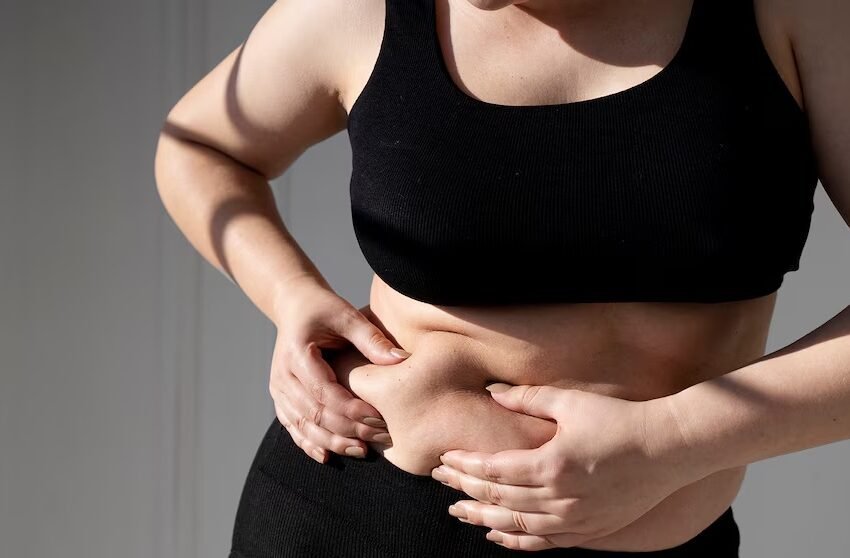  Por qué la grasa abdominal es más difícil de perder en mujeres y qué rutinas ayudan a reducirla
