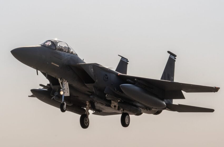  Irán derriba avión de EE.UU.: intensifican búsqueda de tripulación tras escalada militar