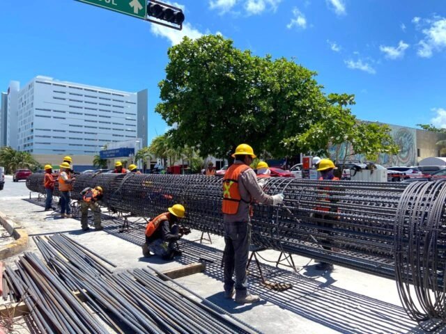  Distribuidor vial Kukulcán registra 57% de avance y podría concluir antes de diciembre