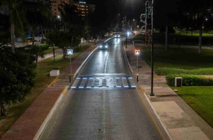  Instalan reductores de velocidad en el bulevar Kukulcán para prevenir accidentes y mejorar la seguridad