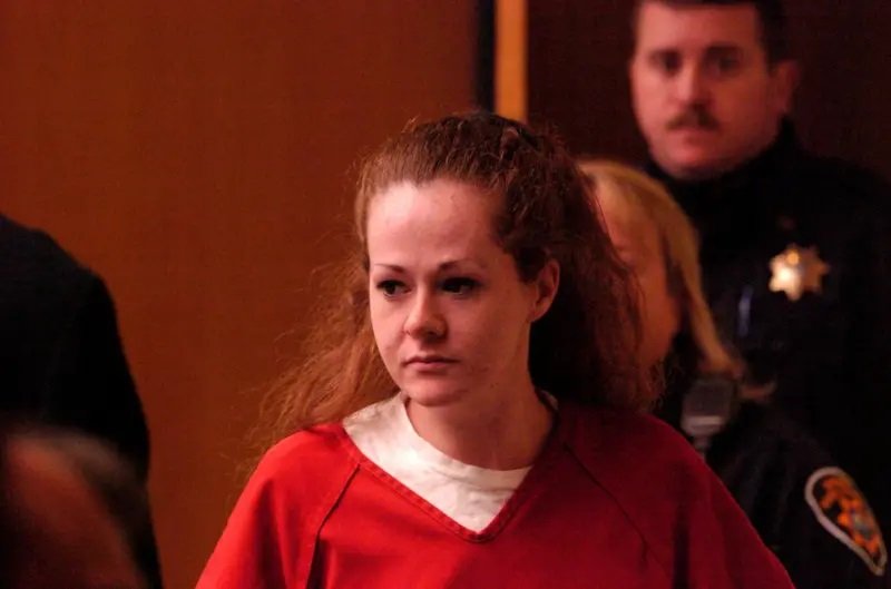  Christa Pike sobrevive a dos dosis de inyección letal y es trasladada a un hospital en Tennessee